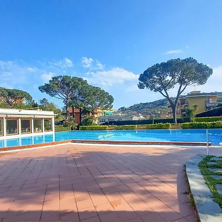 Beautiful Apartment In Rapallo With Lägenhet *