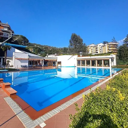Beautiful Apartment In Rapallo With Lägenhet *